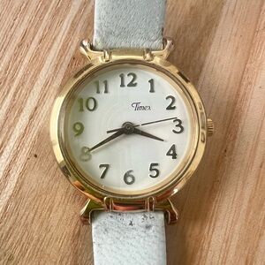 Vintage Timex ladies gold tone white leather dress watch NEW BATTERY